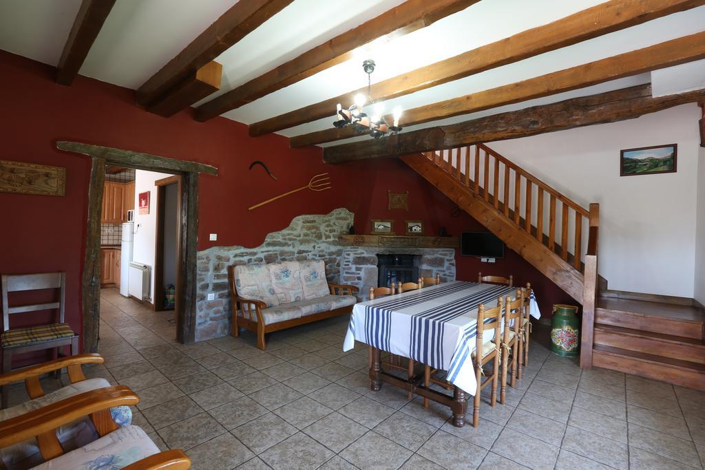 Apaiolarre Guest House Zuaztoy de Azpilcueta Ruang foto